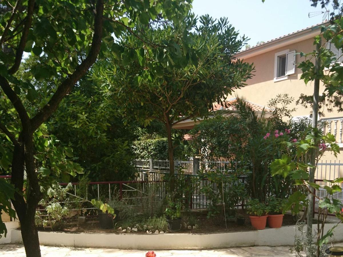 Apartmani Matas Petrcane Exterior photo