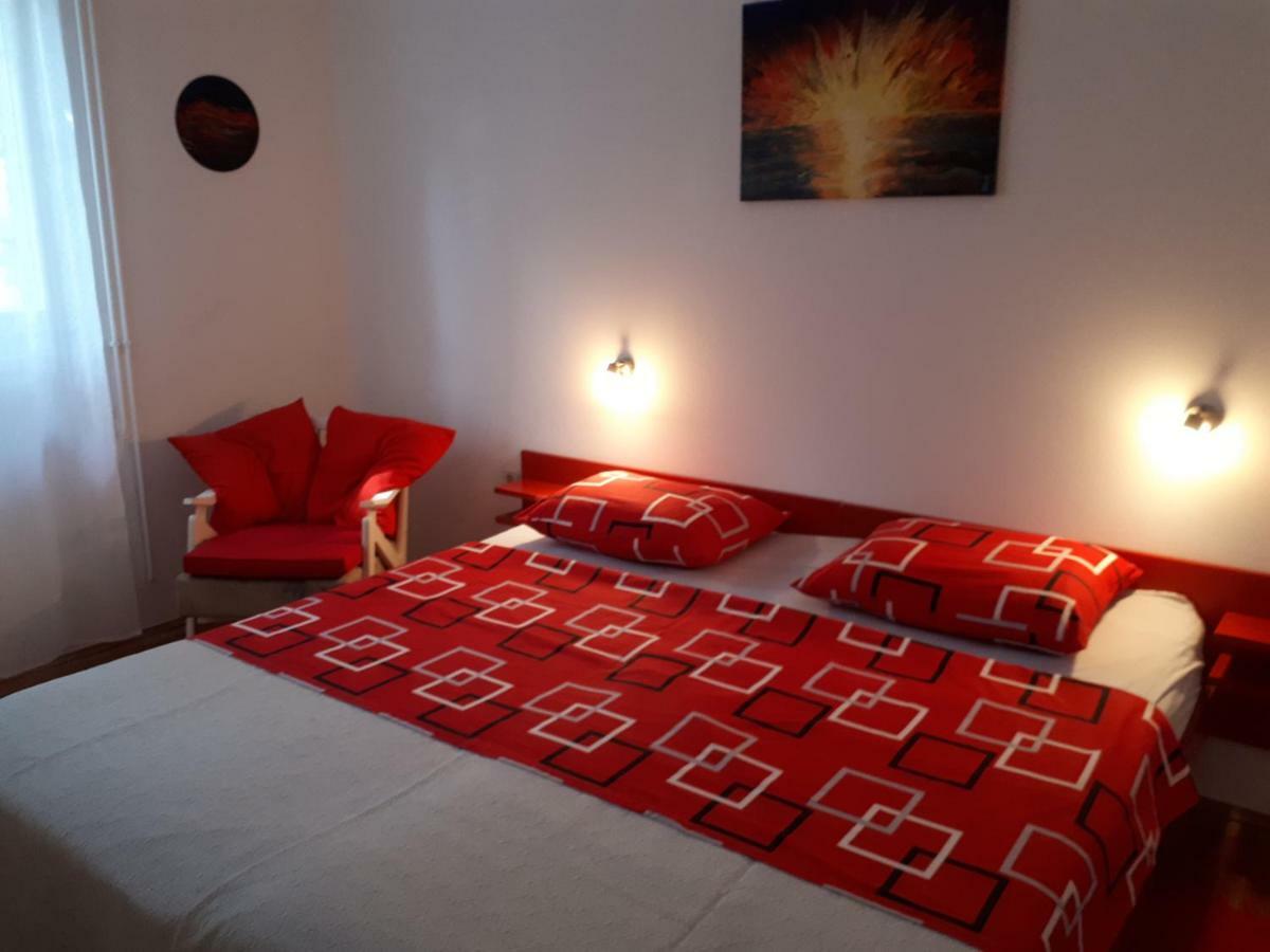 Apartmani Matas Petrcane Exterior photo