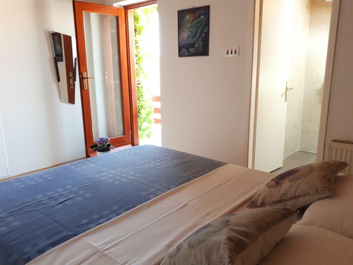 Apartmani Matas Petrcane Exterior photo